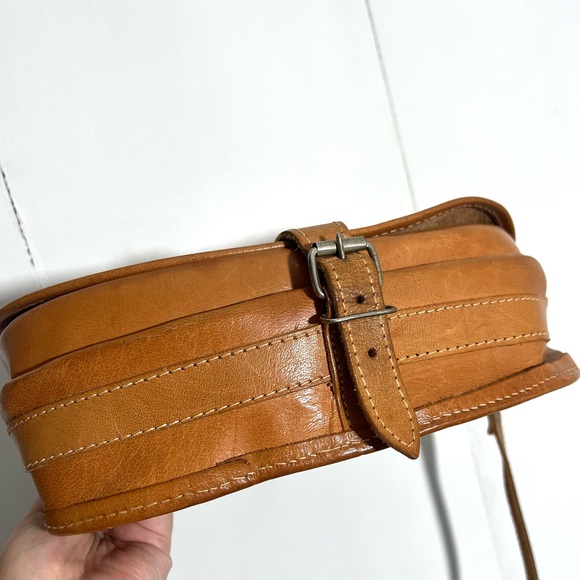 Vintage Tan Crossbody Bag - Picture 6 of 9